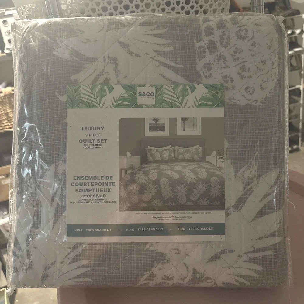 New Quilt 3PC Set King Pineapples Tropical Gray White Coverlet 2 Shams‎